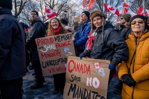 Şubat 2022 Toronto Vax Protestosu Queens Park Kamyon Konvoyu Protestocuları — Stok fotoğraf