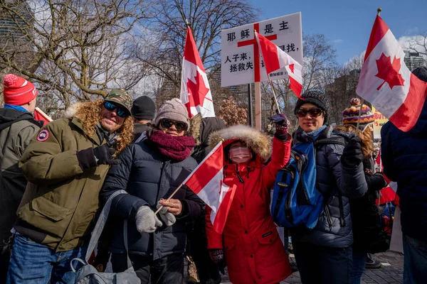 Şubat 2022 Toronto Vax Protestosu Queens Park Kamyon Konvoyu Protestocuları — Stok fotoğraf