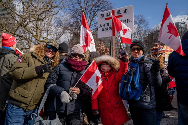 Şubat 2022 Toronto Vax Protestosu Queens Park Kamyon Konvoyu Protestocuları — Stok fotoğraf