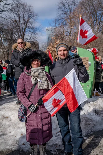 Şubat 2022 Toronto Vax Protestosu Queens Park Kamyon Konvoyu Protestocuları — Stok fotoğraf