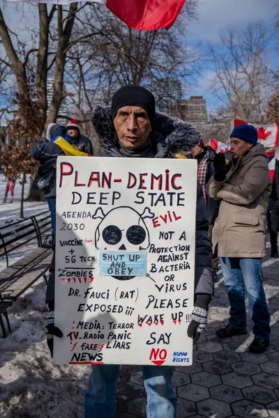 Feb 2022 Toronto Vax Protest Queens Park Trucker Convoy Protesters — Stock Photo, Image