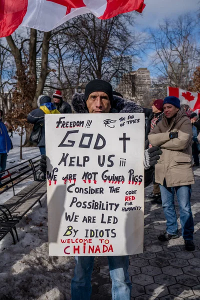 Şubat 2022 Toronto Vax Protestosu Queens Park Kamyon Konvoyu Protestocuları — Stok fotoğraf