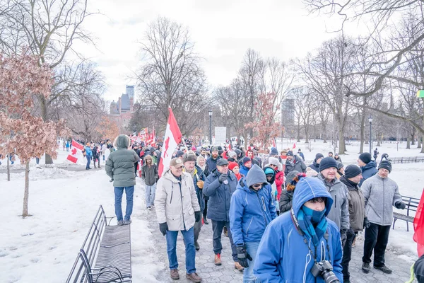 Şubat 2022 Toronto Vax Protestosu Queens Park Kamyon Konvoyu Protestocuları — Stok fotoğraf