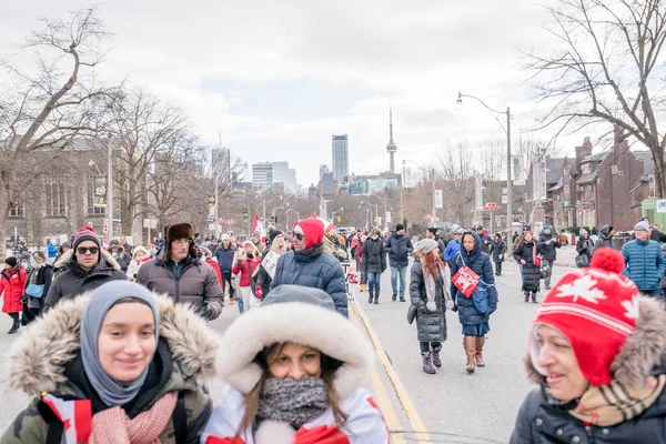 Şubat 2022 Toronto Vax Protestosu Queens Park Kamyon Konvoyu Protestocuları — Stok fotoğraf