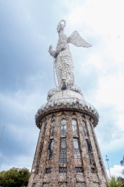 Quito, Ekvador - 20 Mart 2022: Quito, Ekvador 'da şehir sokak manzarası