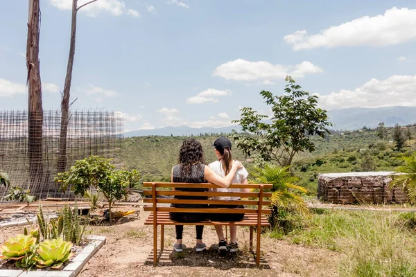 Кіто Еквадор Березня 2022 Року Люди Сидять Лавці Кіто Еквадор — стокове фото