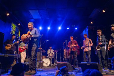 Toronto 'daki Antibalas konseri, 29 Nisan 2022 - Afro-funk grubu Antibalas Toronto, Kanada' daki Lees Palace 'da konser verdi. 