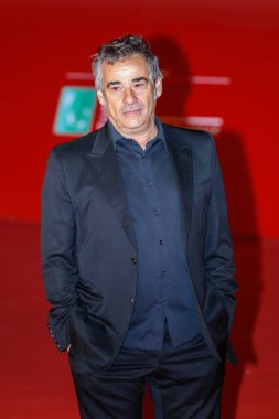 Roma, İtalya - 15 Ekim 2021: Eduard Fernandez Akdeniz 'de, Roma Film Festivali' nde, Parco della Musica Konser Salonu 'nda kırmızı halıda yürüyor.