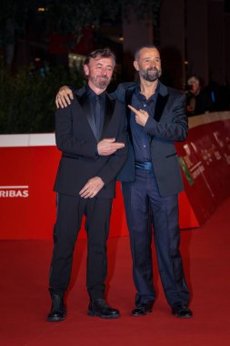 ROME, ITALY - 16 Ekim 2021 'de Roma Film Festivali sırasında Benny Benassi ve Fabio Volo, 