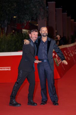 ROME, ITALY - 16 Ekim 2021 'de Roma Film Festivali sırasında Benny Benassi ve Fabio Volo, 