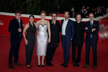 Guy Heeley, konuk, Haley Bennett, yönetmen Joe Wright, Bryce Dessner ve Eric Fellner 
