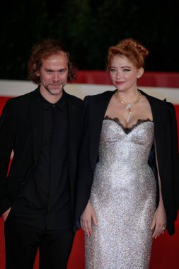 16 Ekim 2021 'de Roma Film Festivali sırasında Bryce Dessner ve Haley Bennett 