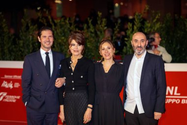 ROME, ITALY: (L-R) Melvin Poupad, Fanny Ardant, yönetmen Carine Tardieu ve Antoine Rein, 16 Ekim 2021 'de Roma Film Festivali sırasında 