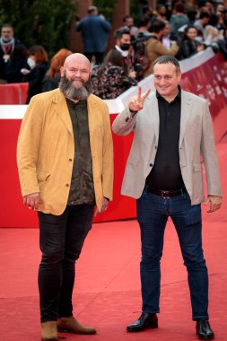 Roma, İtalya - 23 Ekim 2021: Sırp aktör Darko Periç, Roma Film Festivali 2021. Tim Burton, Kırmızı Halı Karşılaşması. Roma (İtalya), 23 Ekim 2021