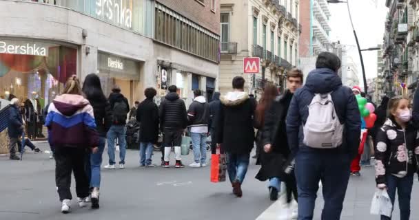 Neapol Włochy Grudnia 2021 Życie Miasta Ludzie Chodzą Ulicami Zatłoczonego — Wideo stockowe