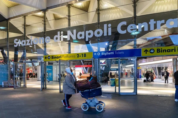 Naples Italy December 2021 People Departing Arriving Entrance Naples Train — Stockfoto