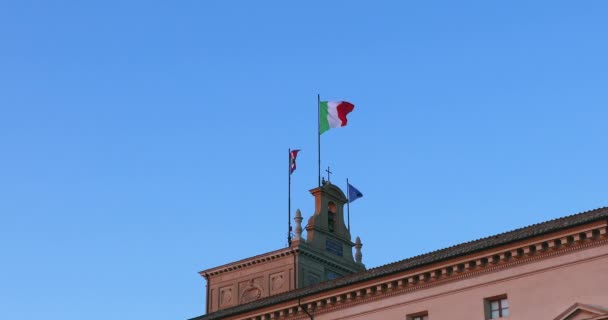 Ρώμη Ιταλία Φεβρουαρίου 2022 Quirinal Palace Καμπαναριό Τις Κυματιστές Σημαίες — Αρχείο Βίντεο