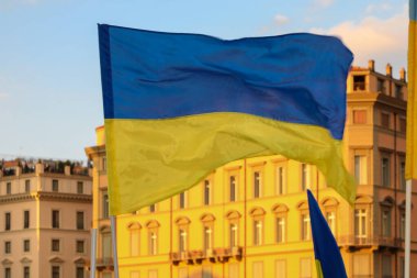 Roma, İtalya - 6 Mart 2022: Rusya 'nın aradığı işgal savaşına karşı Ukrayna halkının gösterisi.