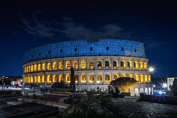 Vista Nocturna Del Coliseo Iluminada Con Los Colores Bandera Ucraniana — Foto de Stock