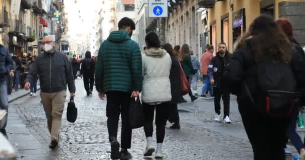 2022年3月24日 意大利那不勒斯 位于城市历史中心的托莱多大街 人们在春天的一天走在大街上 寻找购物 休闲和旅游 — 图库视频影像