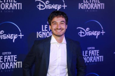 ROME, ITALY - 08 Nisan: Andrea Dianetti Roma 'daki Opera Binası' nın önündeki Disney dizisi 