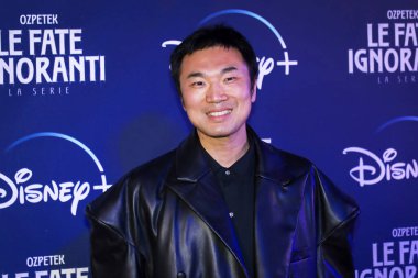 Roma, İtalya - 08 Nisan - Shi Yang Shi, Roma 'daki Opera Binası' nın önündeki Disney dizisi 