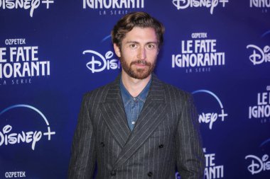 ROME, ITALY - 08 Nisan: Jacopo Rampini, Roma 'daki Opera Binası' nın önündeki Disney dizisi 