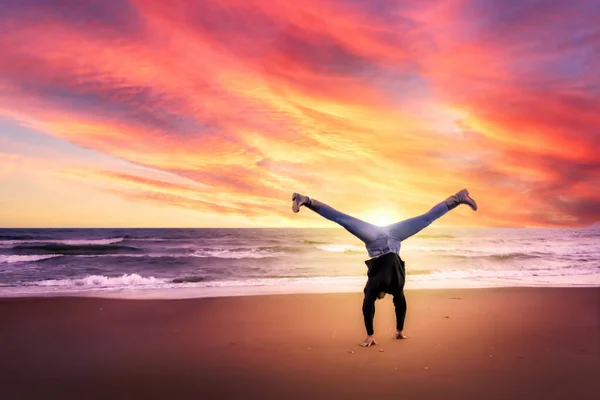 Joyful Girl Does Somersault Beach Sea Backdrop Spectacular Sunset Concept — Stock Photo, Image