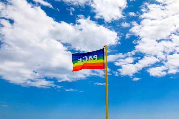 Flag Colors Peace Flutters Backdrop Cloudy Blue Sky Symbol Peace — Foto Stock