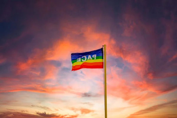 Flag Colors Peace Flutters Backdrop Dramatically Spectacular Red Sky Symbol — Foto Stock