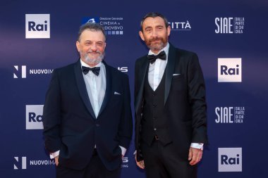 Roma, İtalya - 3 Mayıs 2022: Marco Manetti ve Antonio Manetti, Roma 'da düzenlenen David di Donatello ödül törenine katıldılar..