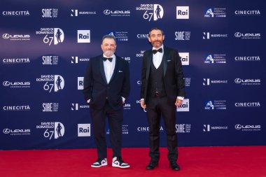 Roma, İtalya - 3 Mayıs 2022: Marco Manetti ve Antonio Manetti, Roma 'da düzenlenen David di Donatello ödül törenine katıldılar..