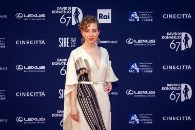 Roma, İtalya - 3 Mayıs 2022 Laura Samani, Roma 'da düzenlenen David di Donatello ödül törenine katıldı..