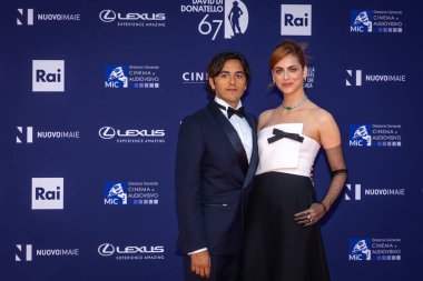 Roma, İtalya - 3 Mayıs 2022: Miriam Leone ve Paolo Carullo, Roma 'da düzenlenen David di Donatello ödül törenine katıldılar..