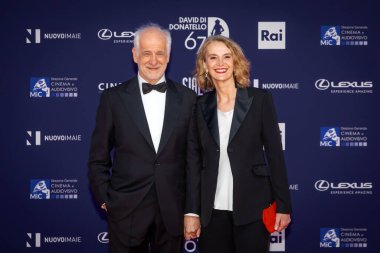 Roma, İtalya - 3 Mayıs 2022: Toni Servillo ve Manuela Lamanna, Roma 'da düzenlenen David di Donatello ödül törenine katıldı..