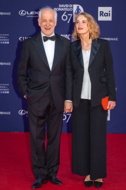 Roma, İtalya - 3 Mayıs 2022: Toni Servillo ve Manuela Lamanna, Roma 'da düzenlenen David di Donatello ödül törenine katıldı..