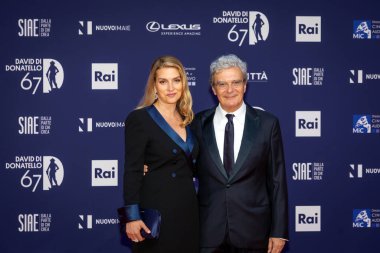 Roma, İtalya - 3 Mayıs 2022: Mario Martone ve eşi Roma 'da düzenlenen David di Donatello ödül törenine katıldılar..