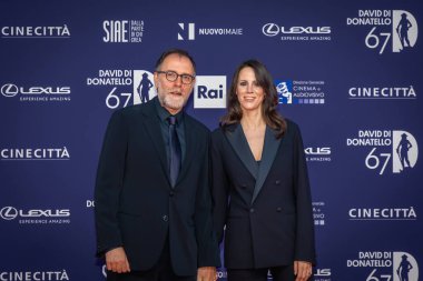 Roma, İtalya - 3 Mayıs 2022: Valerio Mastandrea ve Valentina Avenia, Roma 'da düzenlenen David di Donatello ödül törenine katıldılar..
