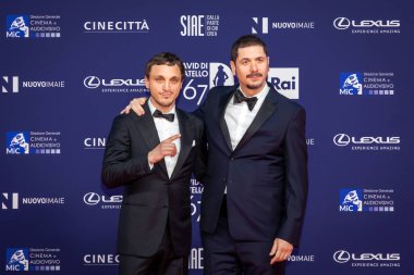 Roma, İtalya - 3 Mayıs 2022 Gabriele Mainetti ve Franz Rogowski, Roma 'da düzenlenen David di Donatello ödül törenine katıldılar..