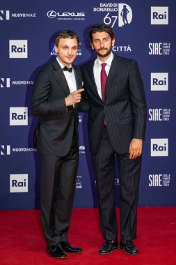 Roma, İtalya - 3 Mayıs 2022: Alman aktör Franz Rogowski ve İtalyan aktör Pietro Castellitto Roma 'da düzenlenen David di Donatello 2022 ödül törenine katıldılar..
