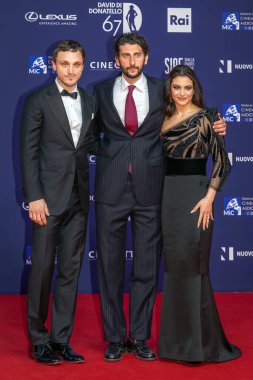 Roma, İtalya - 3 Mayıs 2022: Alman aktör Franz Rogowski, İtalyan aktör Pietro Castellitto ve İtalyan aktris Aurora Giovinazzo, Roma 'da düzenlenen David di Donatello 2022 ödül törenine katıldılar..