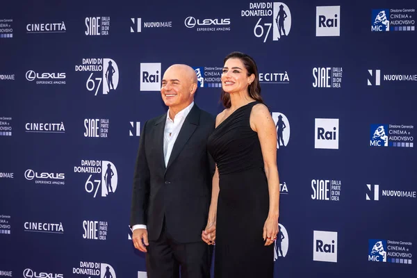 Roma, İtalya - 3 Mayıs 2022: Luisa Ranieri ve Luca Zingaretti Roma 'da düzenlenen David di Donatello ödül törenine katıldılar..