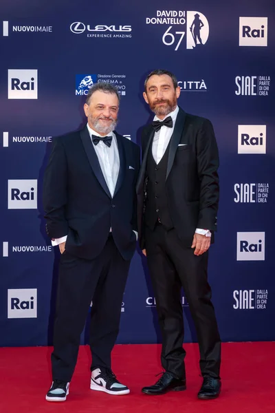 Roma, İtalya - 3 Mayıs 2022: Marco Manetti ve Antonio Manetti, Roma 'da düzenlenen David di Donatello ödül törenine katıldılar..