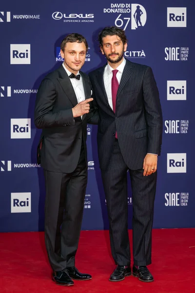 Roma, İtalya - 3 Mayıs 2022: Alman aktör Franz Rogowski ve İtalyan aktör Pietro Castellitto Roma 'da düzenlenen David di Donatello 2022 ödül törenine katıldılar..