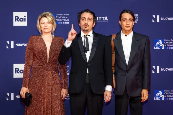 Roma, İtalya - 3 Mayıs 2022: The Verdena rock grubu, Roma 'da düzenlenen David di Donatello 2022 ödül törenine katıldı..