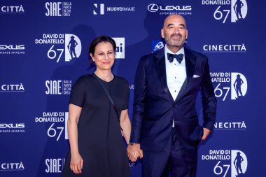 Roma, İtalya - 3 Mayıs 2022: Senarist Nicola Guaglianone ve Chiara Lalli, Roma 'da düzenlenen David di Donatello 2022 ödül törenine katıldı..