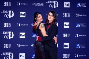 Roma, İtalya - 3 Mayıs 2022: Francesco Costabile ve Lina Siciliano, Roma 'da düzenlenen David di Donatello ödül törenine katıldılar..