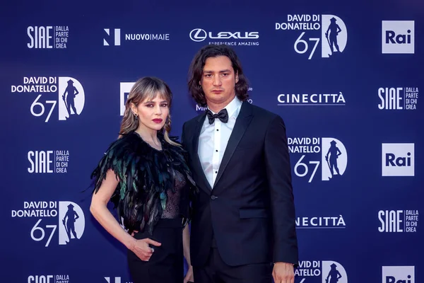Roma, İtalya - 3 Mayıs 2022 Valentina D 'Agostino ve Andrea Ferri, Roma' da düzenlenen David di Donatello ödül törenine katıldılar..