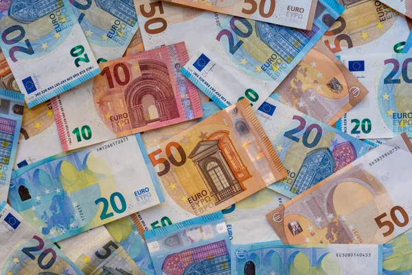 Montón Billetes Sobre Mesa Denominaciones Veinte Euros Cincuenta Euros Diez —  Fotos de Stock
