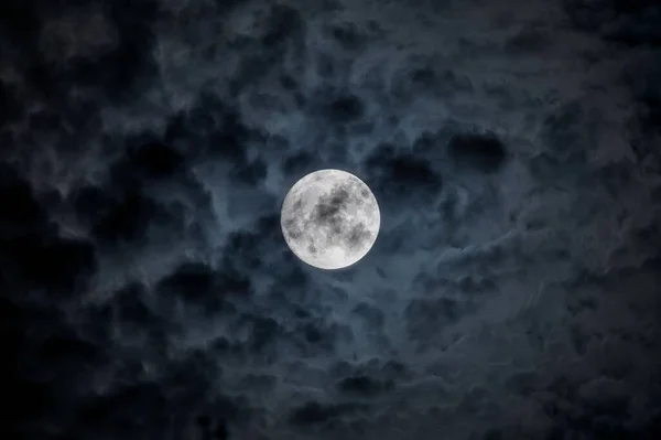 Full Moon Night Illuminated Face Moon Wrapped Cloud Cover Covers —  Fotos de Stock